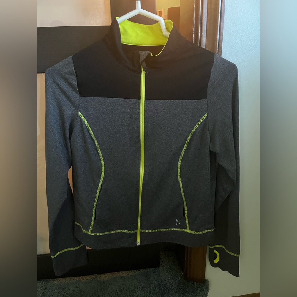 Danskin Now zip up jacket. It’s a XL(14-16) kids. It’s yellow black and grey.